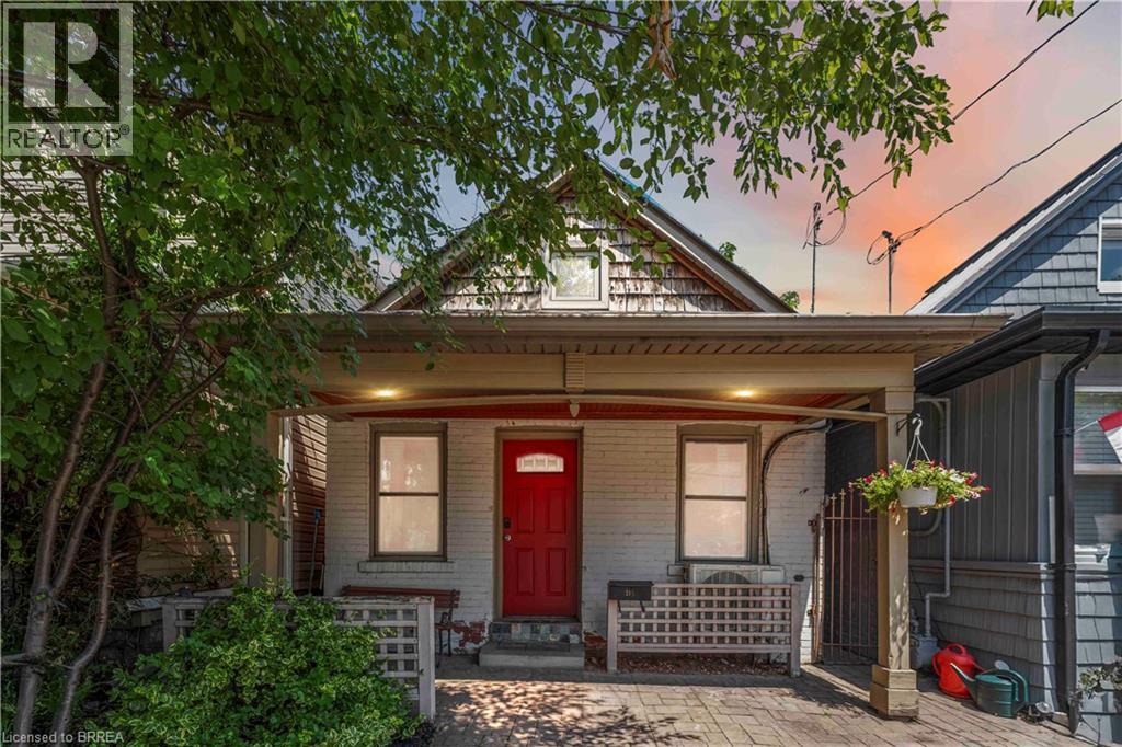 12 Albany Avenue Unit 21, Hamilton, ON L8H 2H3