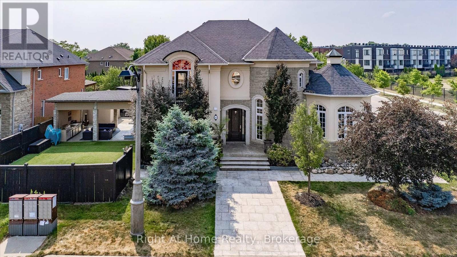 242 Milkweed Way, Oakville, ON L6L 0A6