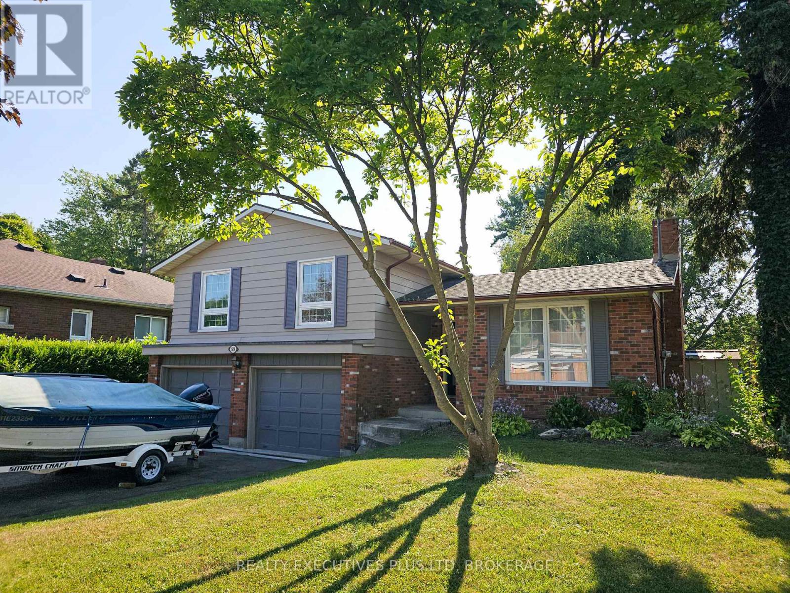 99 Carlton Ave, Welland, ON L3C 1R2