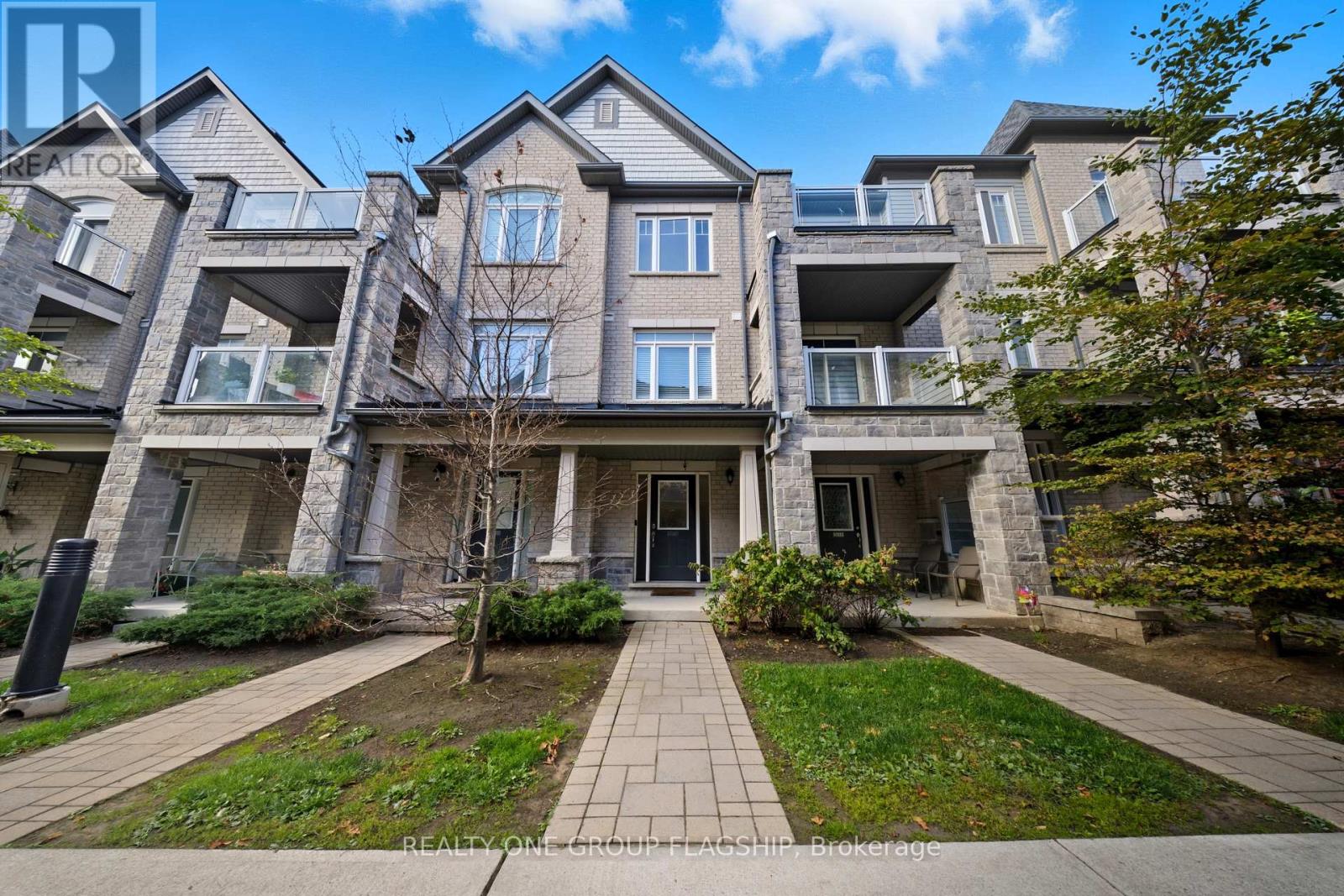 2613 Garrison Xing, Pickering, ON L1X 0E5