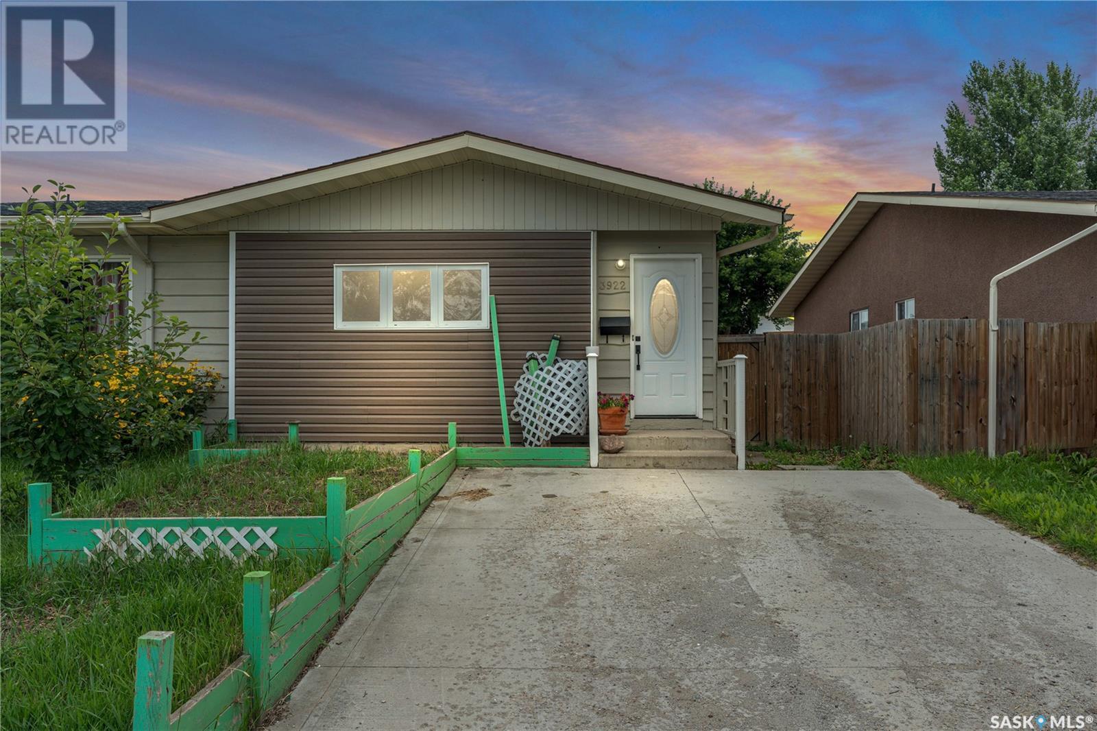 3922 Diefenbaker Dr, Saskatoon, SK S7L 6C6