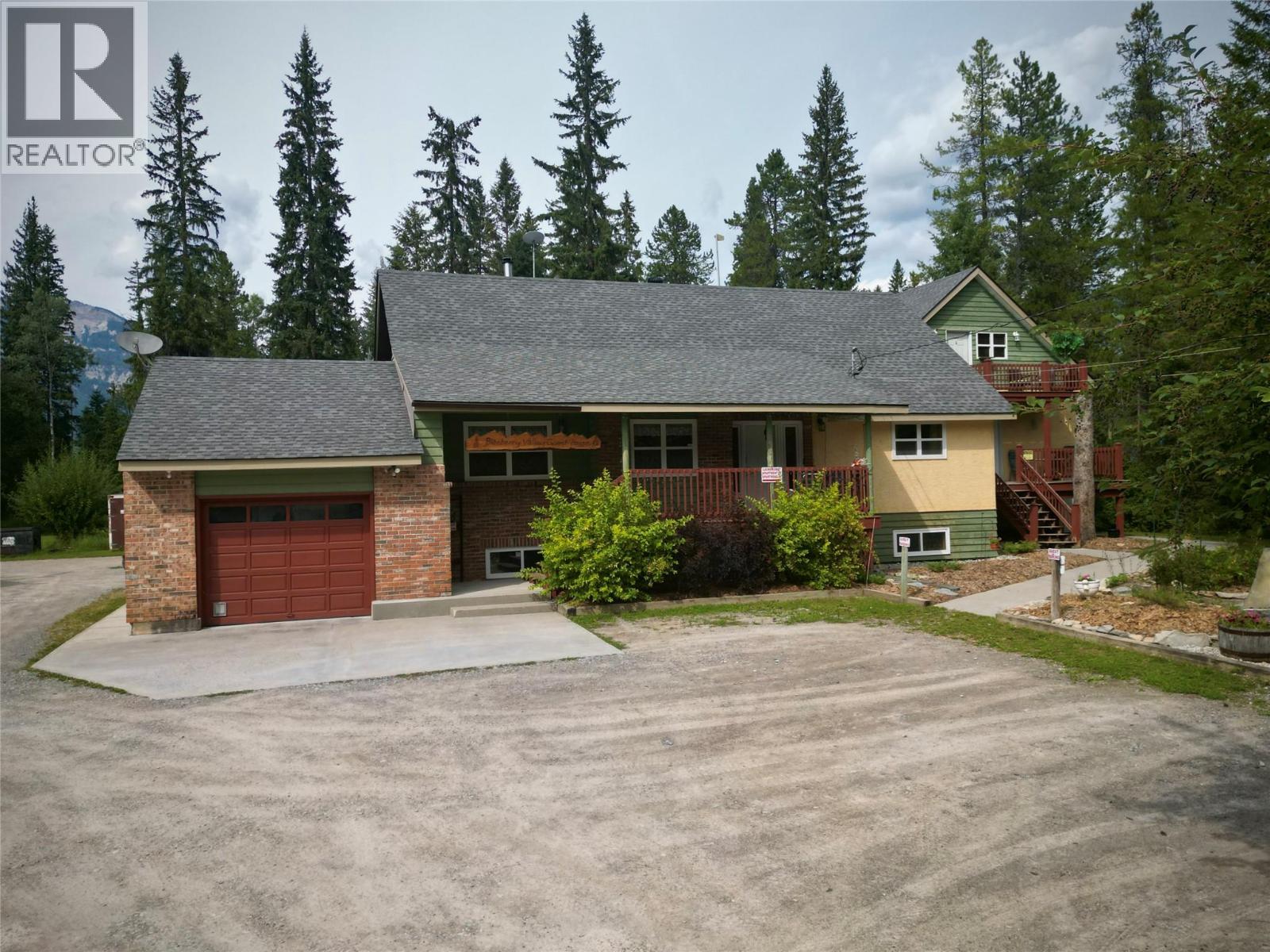 1693 Oberg Johnson Rd, Golden, BC V0A 1H1