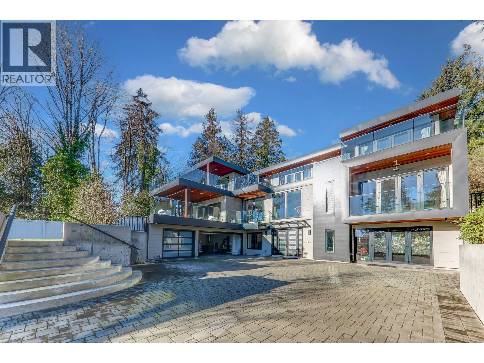 1497 Queens Ave, West Vancouver, BC V7T 2J1