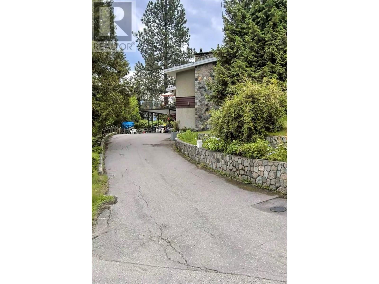604 11 Street, Castlegar, BC V1N 2J9