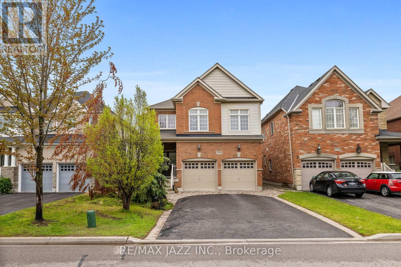 1710 Esterbrook Dr, Oshawa, ON L1K 0J3