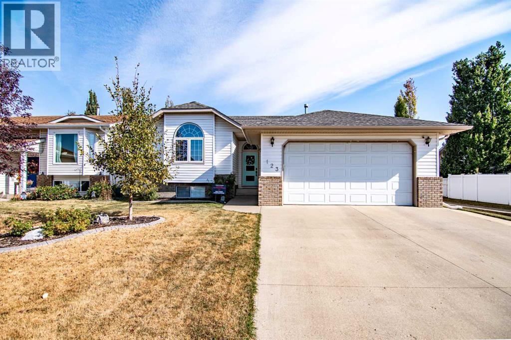 123 Robinson Cres, Red Deer, AB T4P 3P1