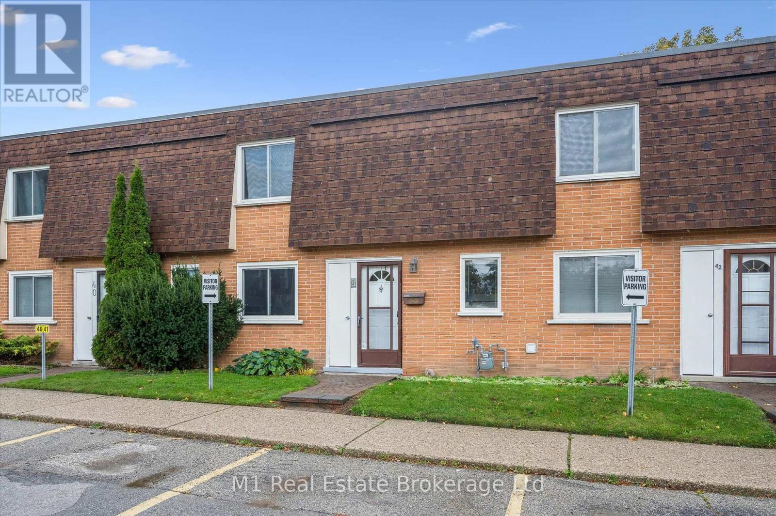 41 120 Country Club Dr, Guelph, ON N1E 3K7