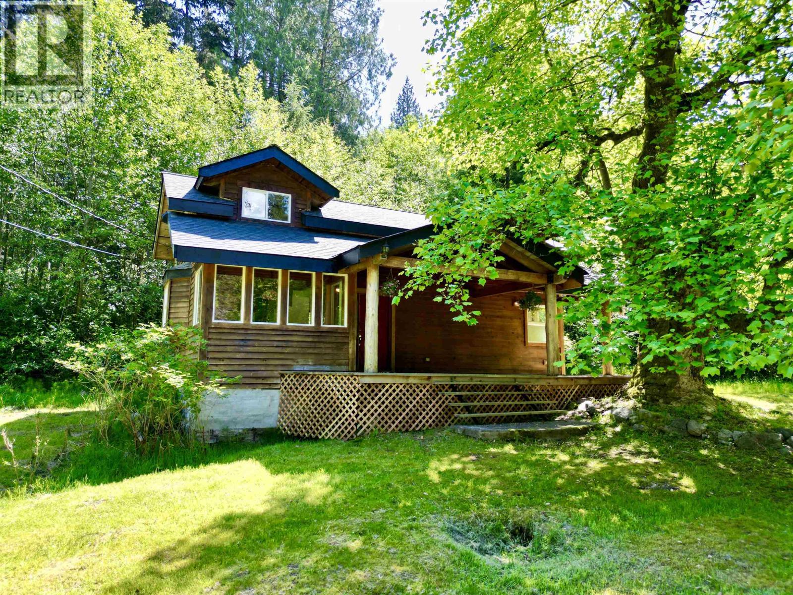 722 W Bay Rd, Gibsons, BC V0N 1V6