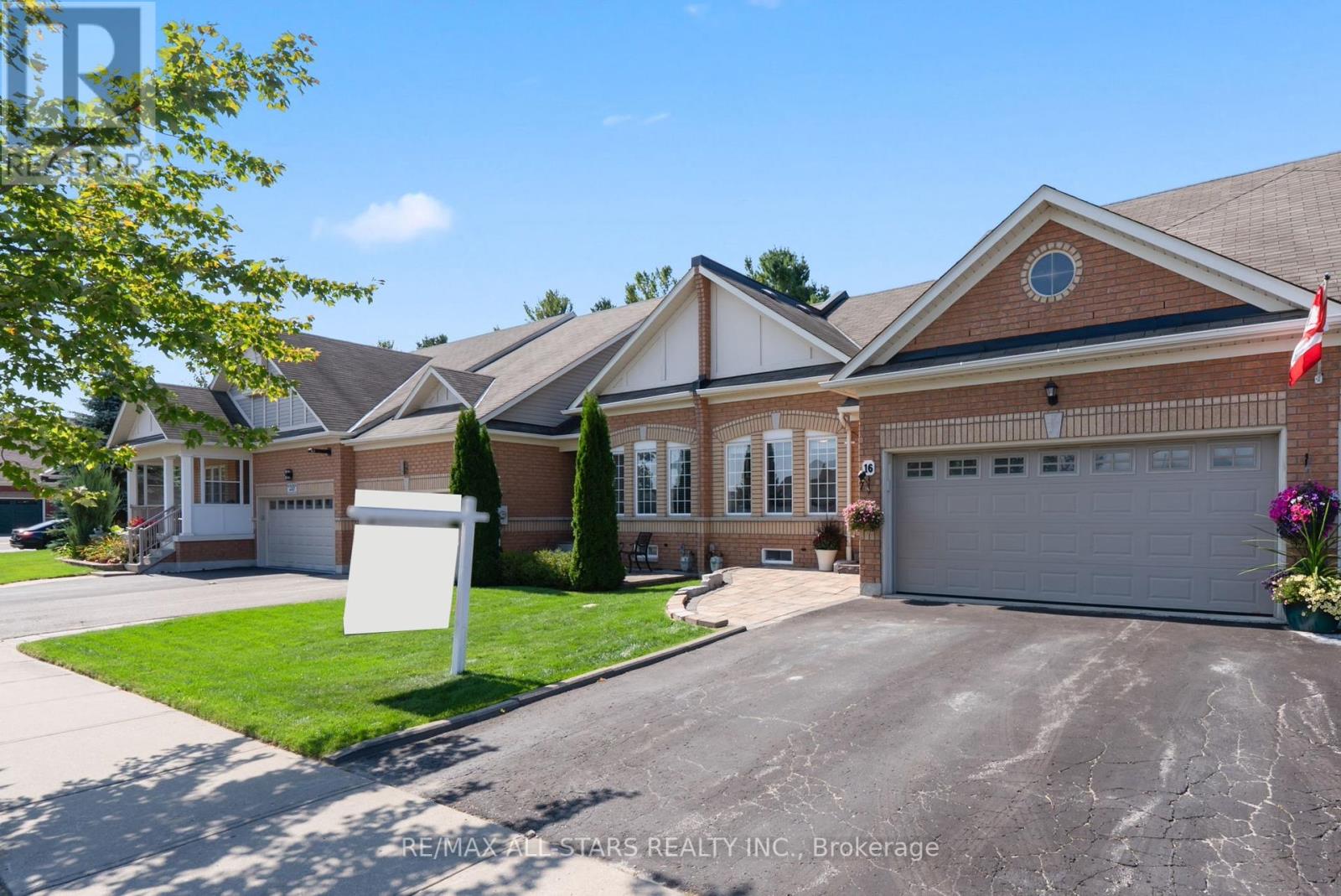 16 Norm Goodspeed Dr, Uxbridge, ON L9P 0A4