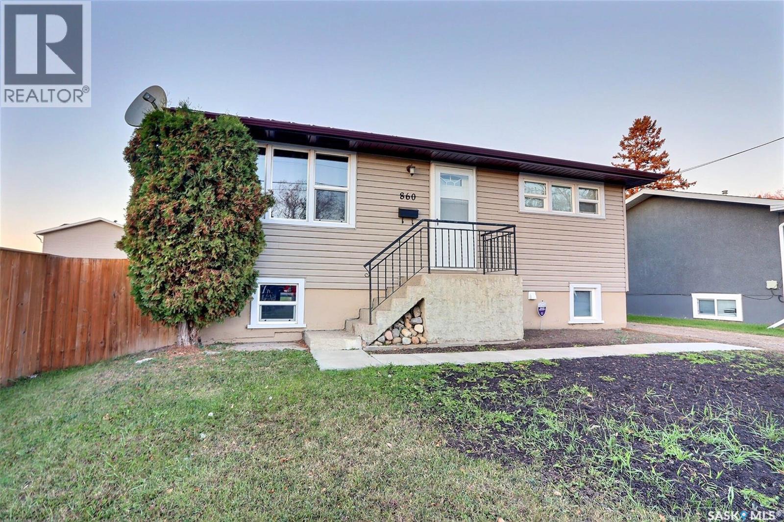 860 7 Street East, Prince Albert, SK S6V 0T2
