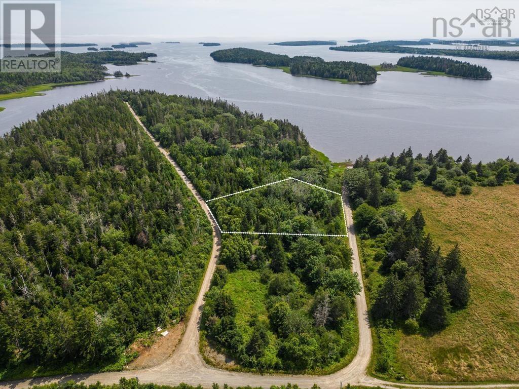 18 Roberts Island Dr, Roberts Island, NS B0W 1W0