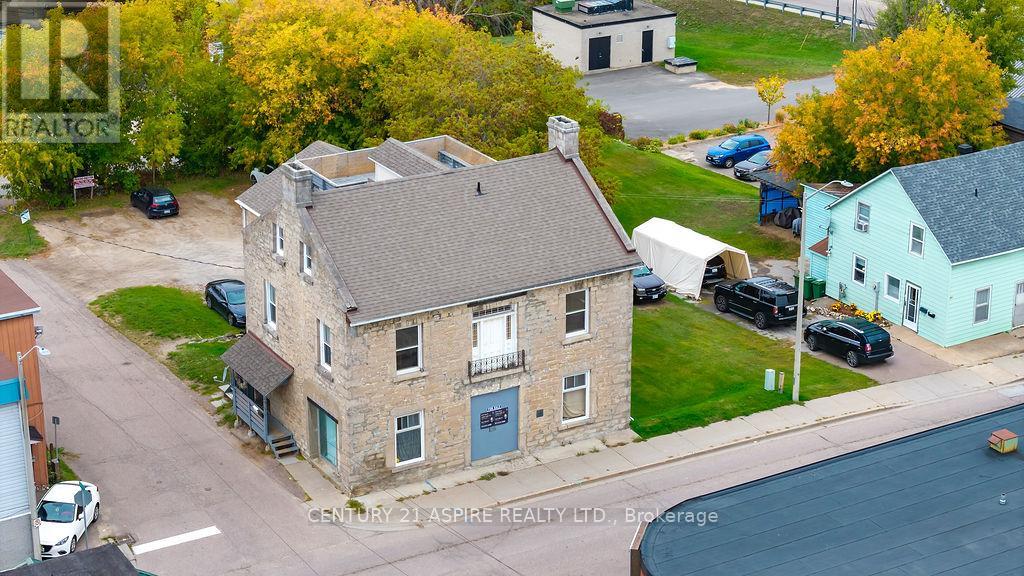 156 Mackay St, Pembroke, ON K8A 1B9