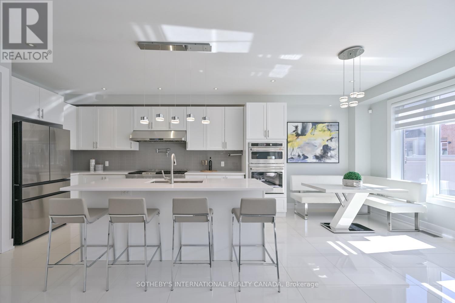 45 Crimson King Way, East Gwillimbury, ON L9N 0V1