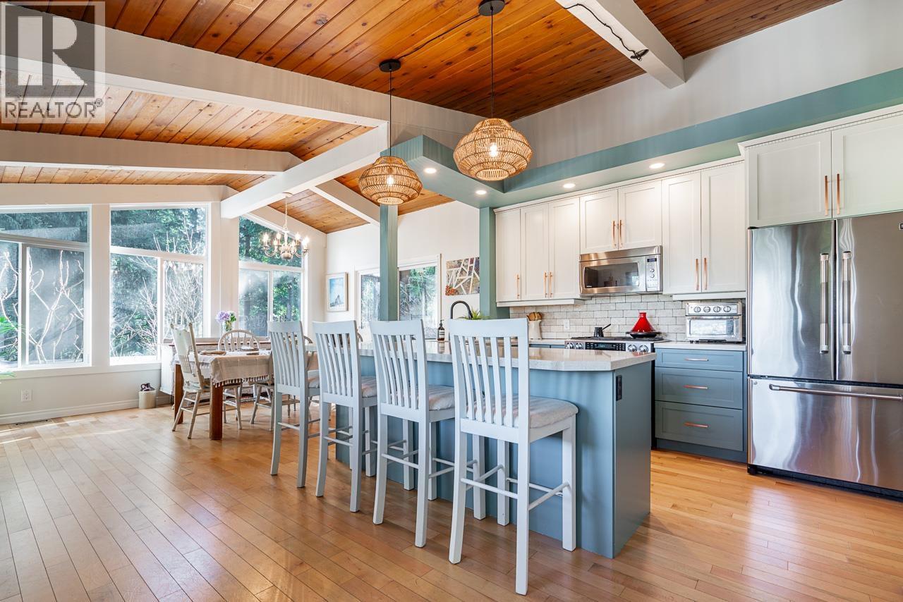 3345 Viewmount Dr, Port Moody, BC V3H 2L8