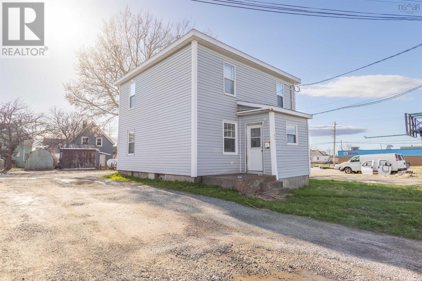 455 Whitney Ave, Sydney, NS B1L 1G2