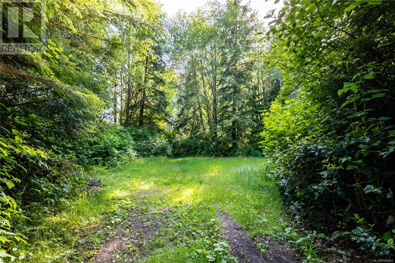 1208 Lynn Rd, Tofino, BC V0R 2Z0