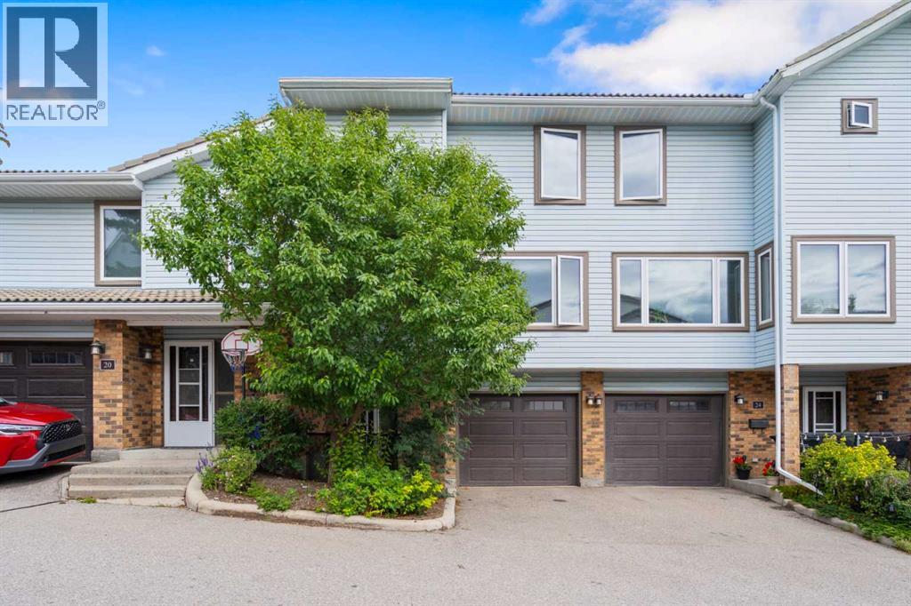 22 Coachway Gdns SW, Calgary, AB T3H 2V9