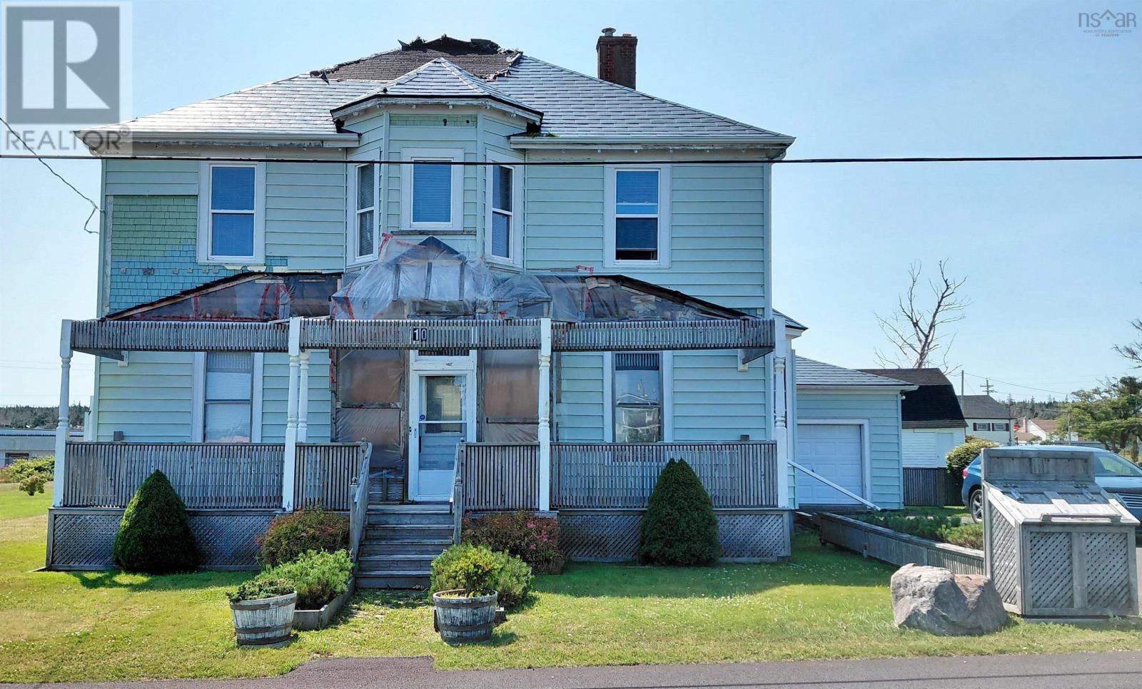 10 Strathcona St, Louisbourg, NS B1C 1M2