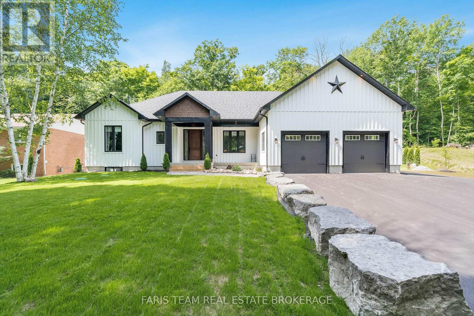 1532 Champlain Rd, Tiny, ON L9M 0C1
