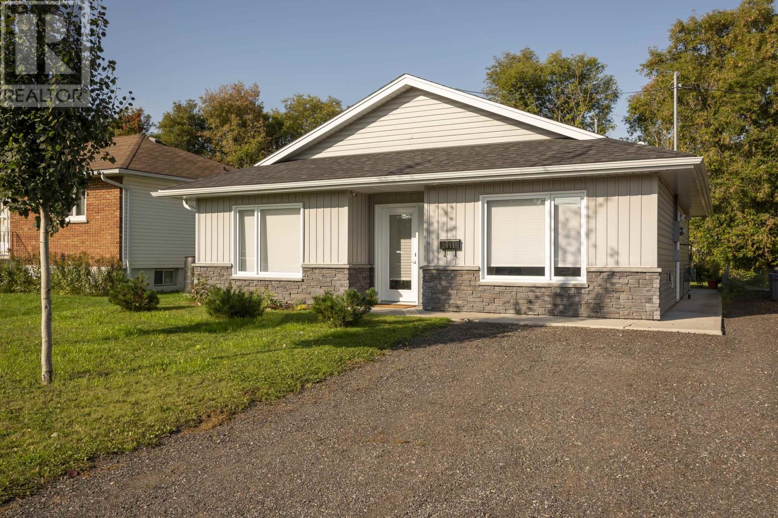 1611 Broadmore Ave, Thunder Bay, ON P7E 2Z4