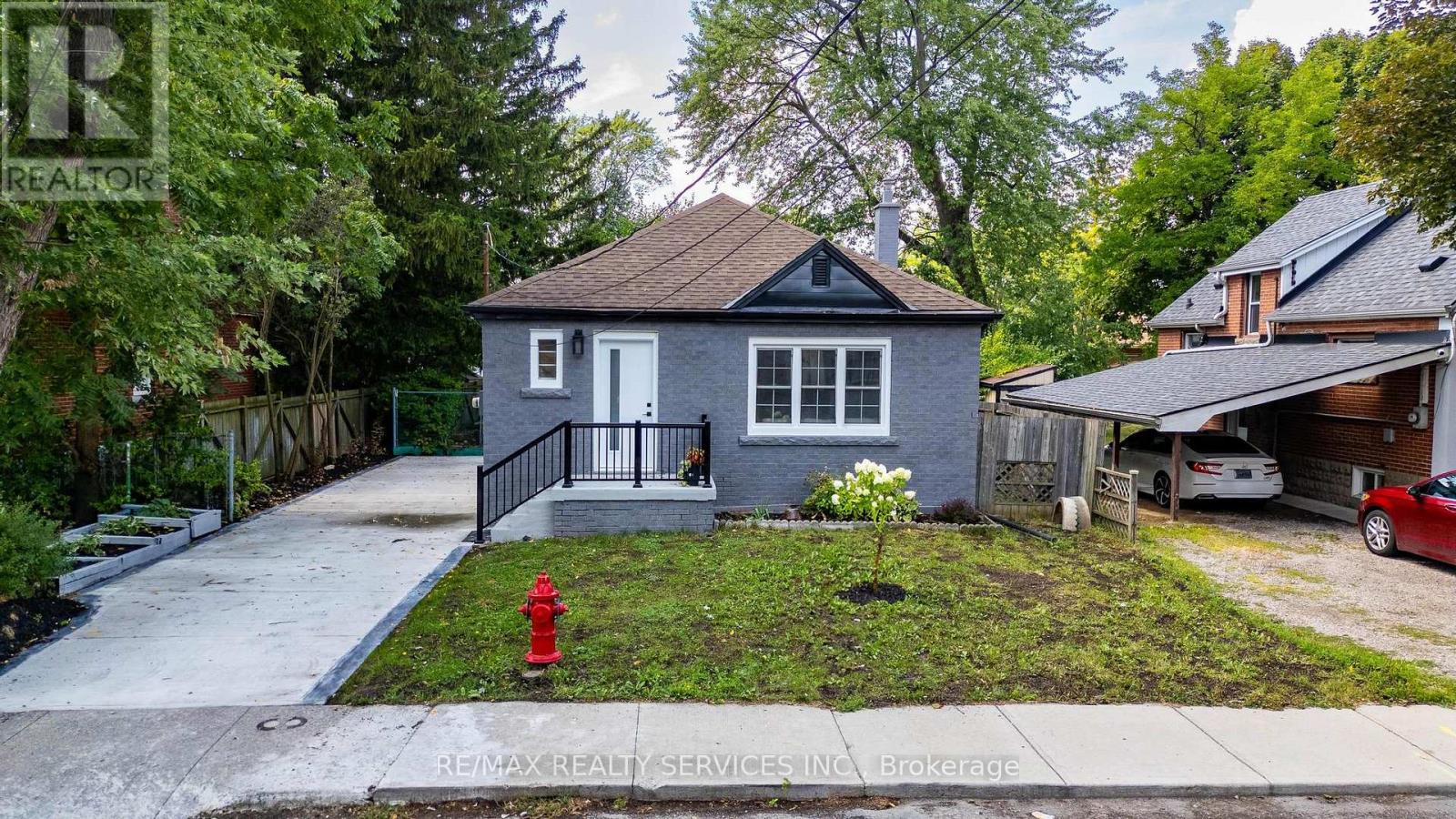 74 W 3rd St, Hamilton, ON L9C 3K3