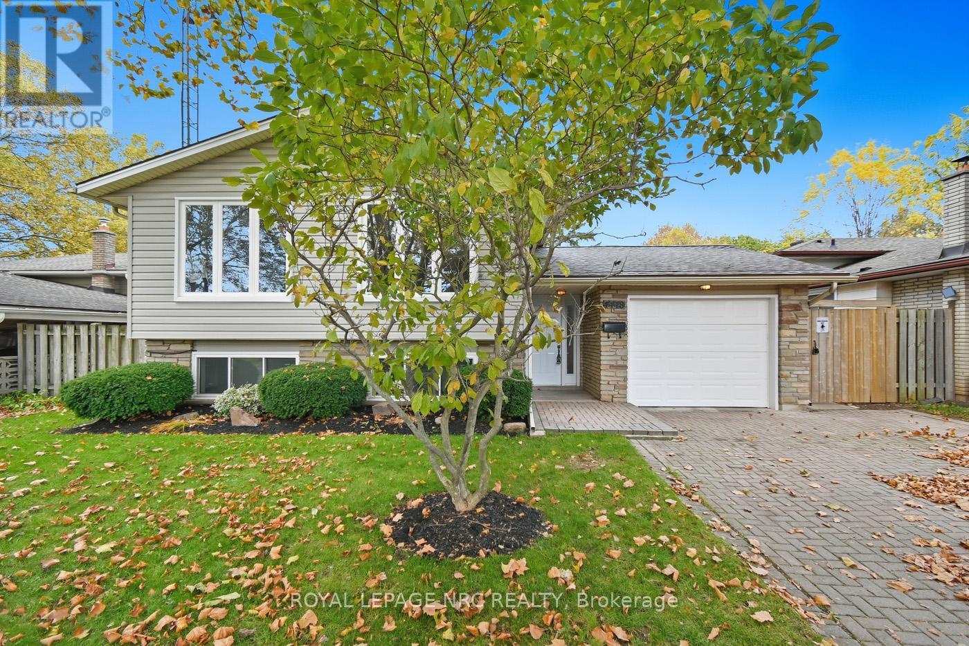 4448 Meadowvale Dr, Niagara Falls, ON L2E 5W9
