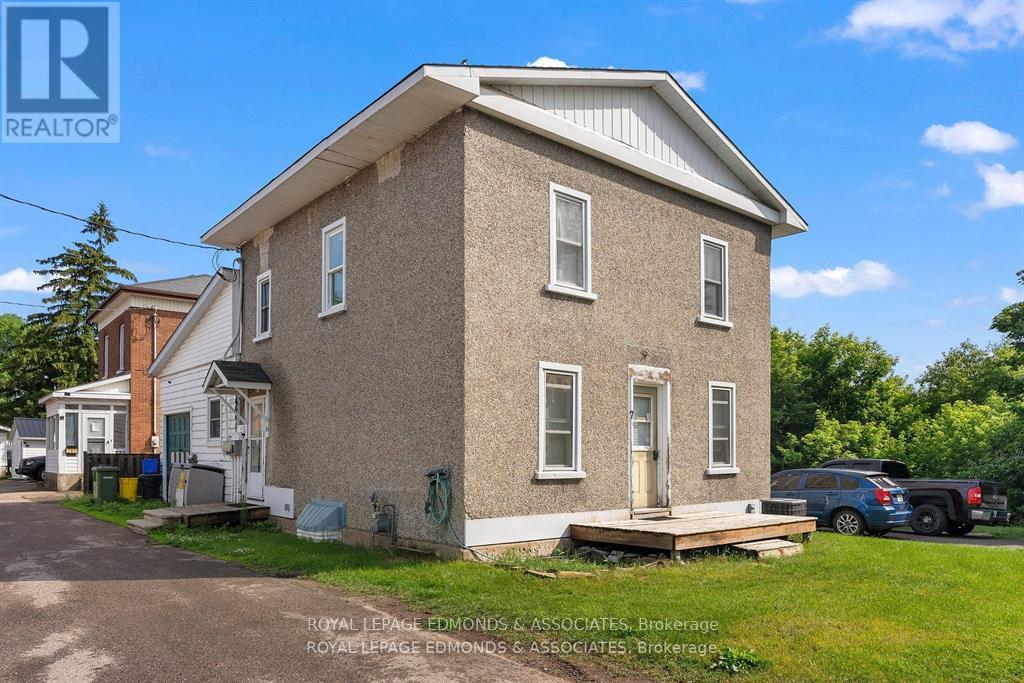 7 Isabella St, Pembroke, ON K8A 5S4