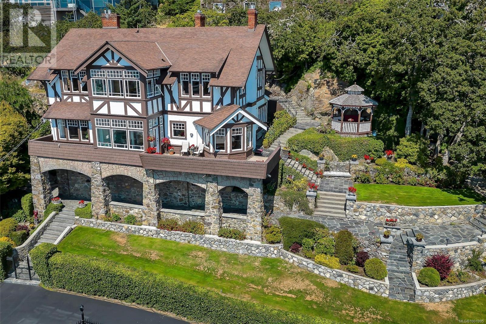 1926 Crescent Rd, Oak Bay, BC V8S 2H1