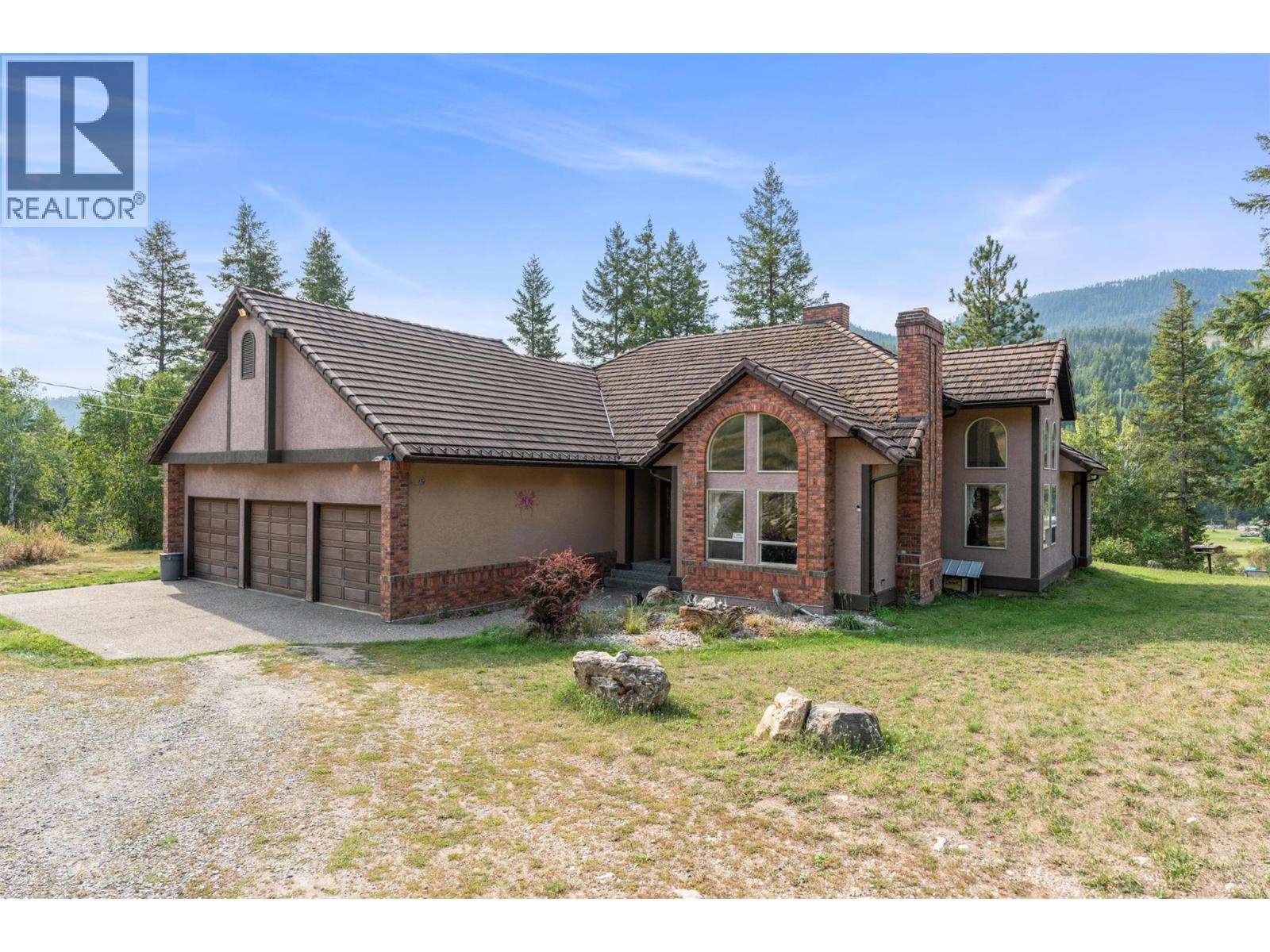 995 Shuswap River Dr, Lumby, BC V0E 2G6