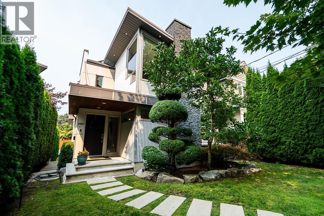 2007 Larson Rd, North Vancouver, BC V7M 3A1