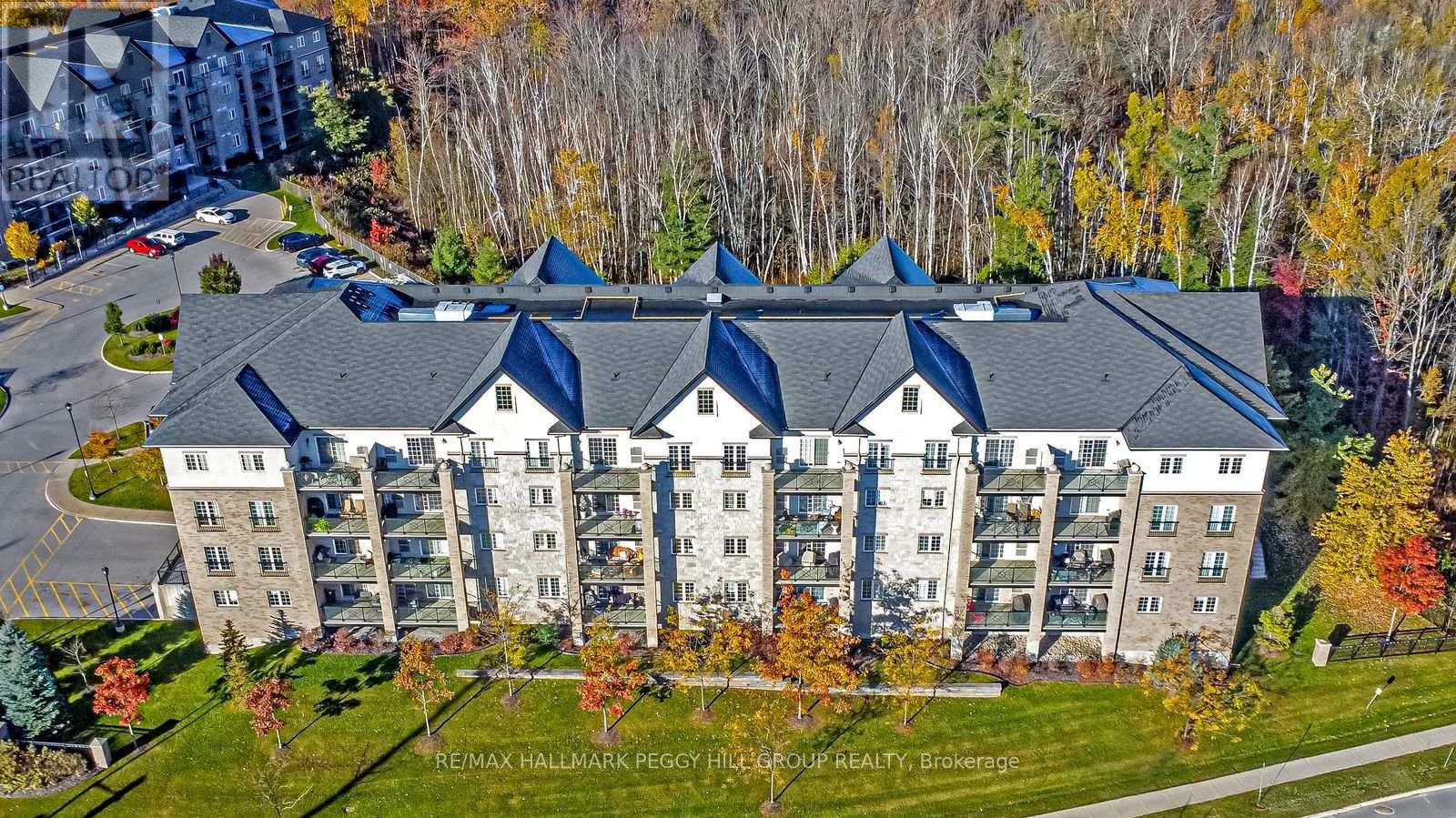 402 40 Ferndale Dr S, Barrie, ON L4N 2L3