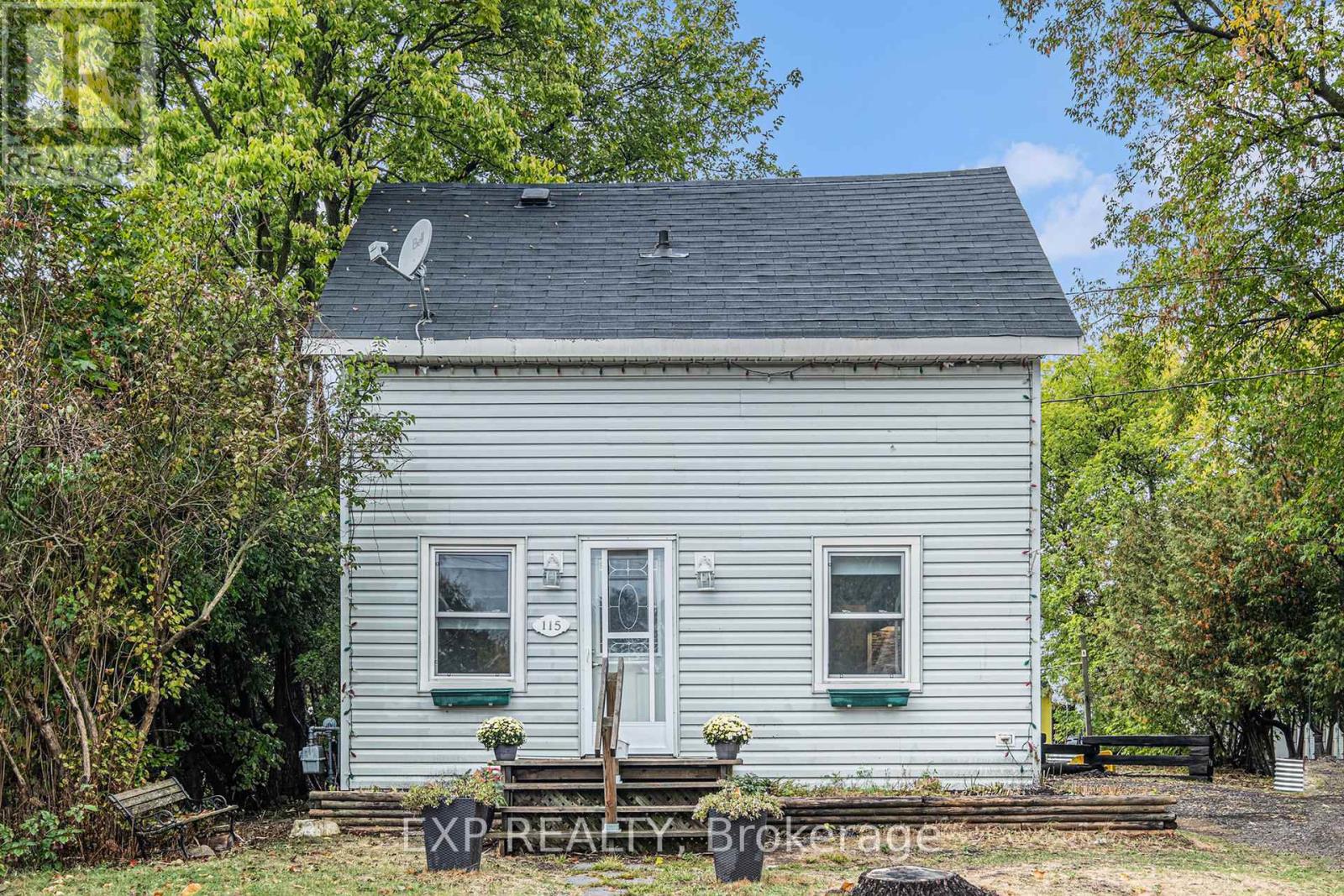 115 Nelson St E, Carleton Place, ON K7C 1A3