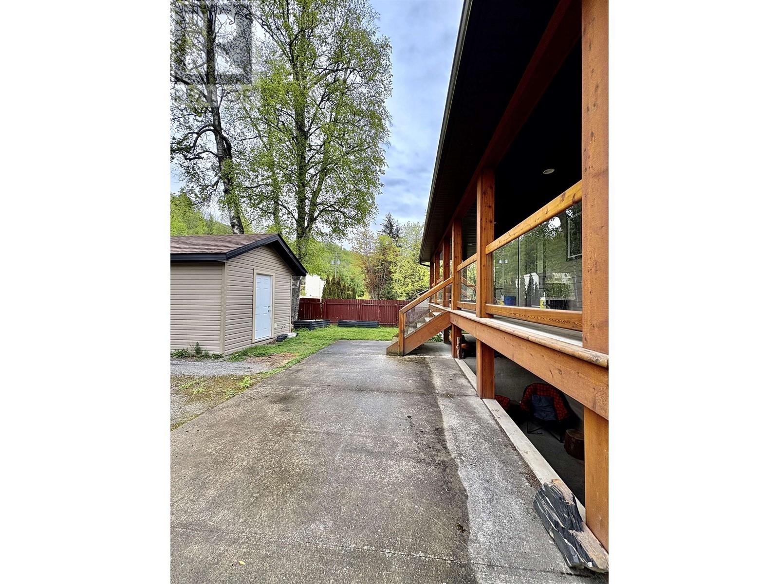 4518 Park Ave, Terrace, BC V8G 1V1