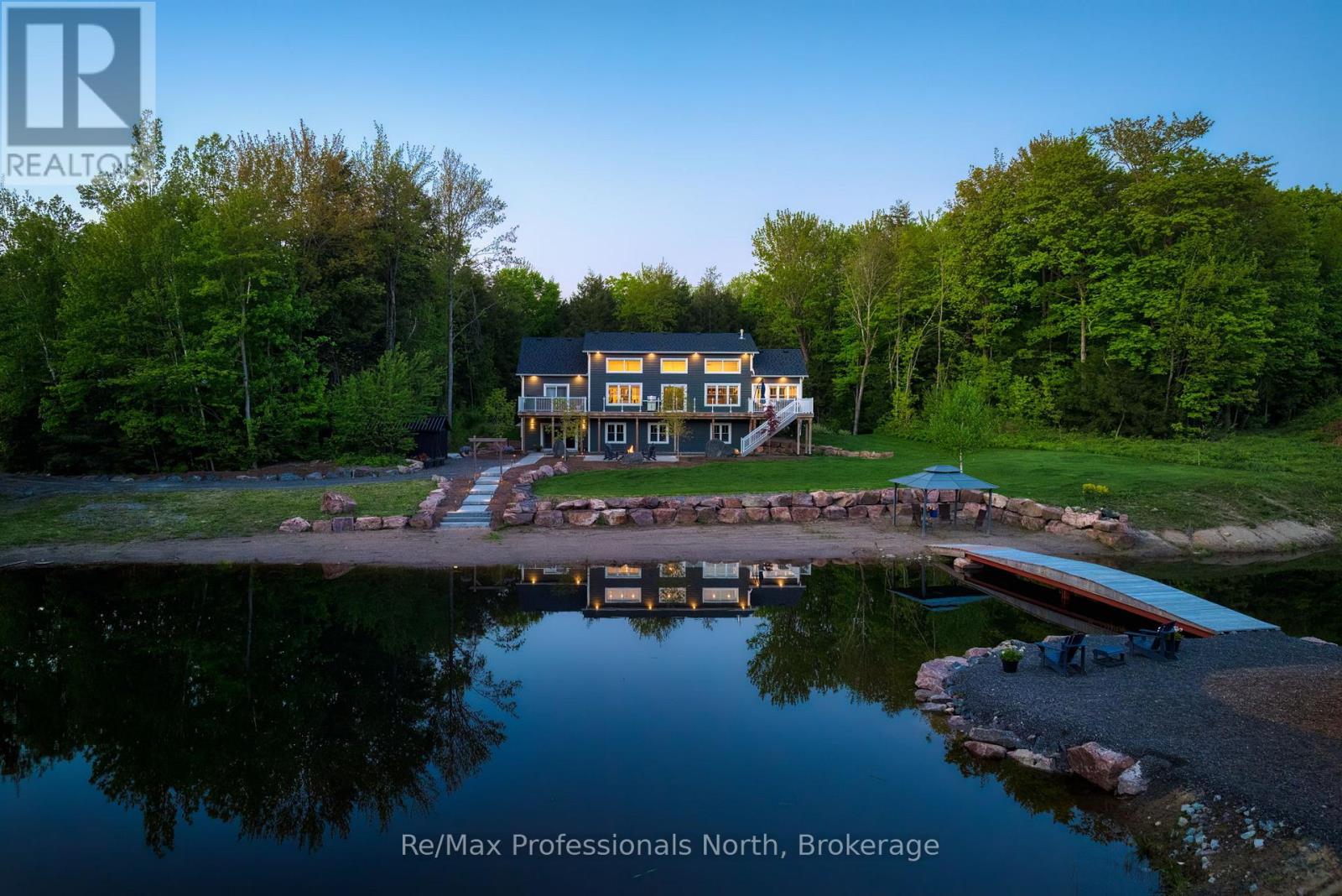 1076 Xavier St, Gravenhurst, ON P0E 1G0