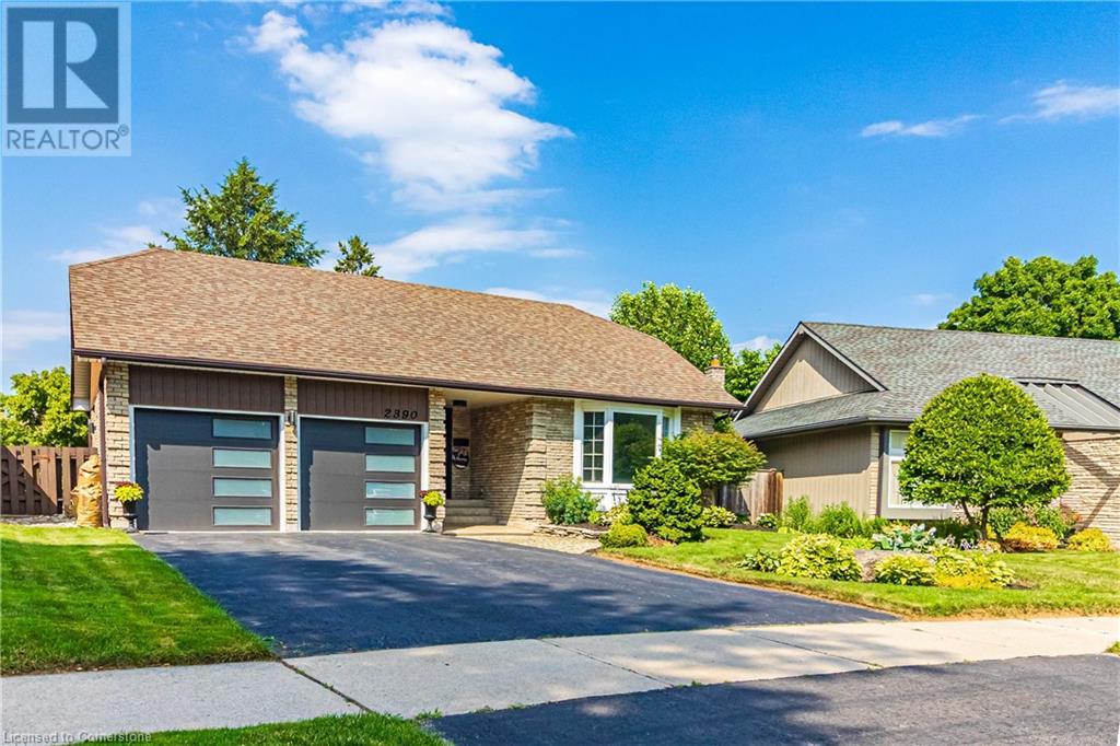 2390 Sinclair Cir, Burlington, ON L7P 3C3