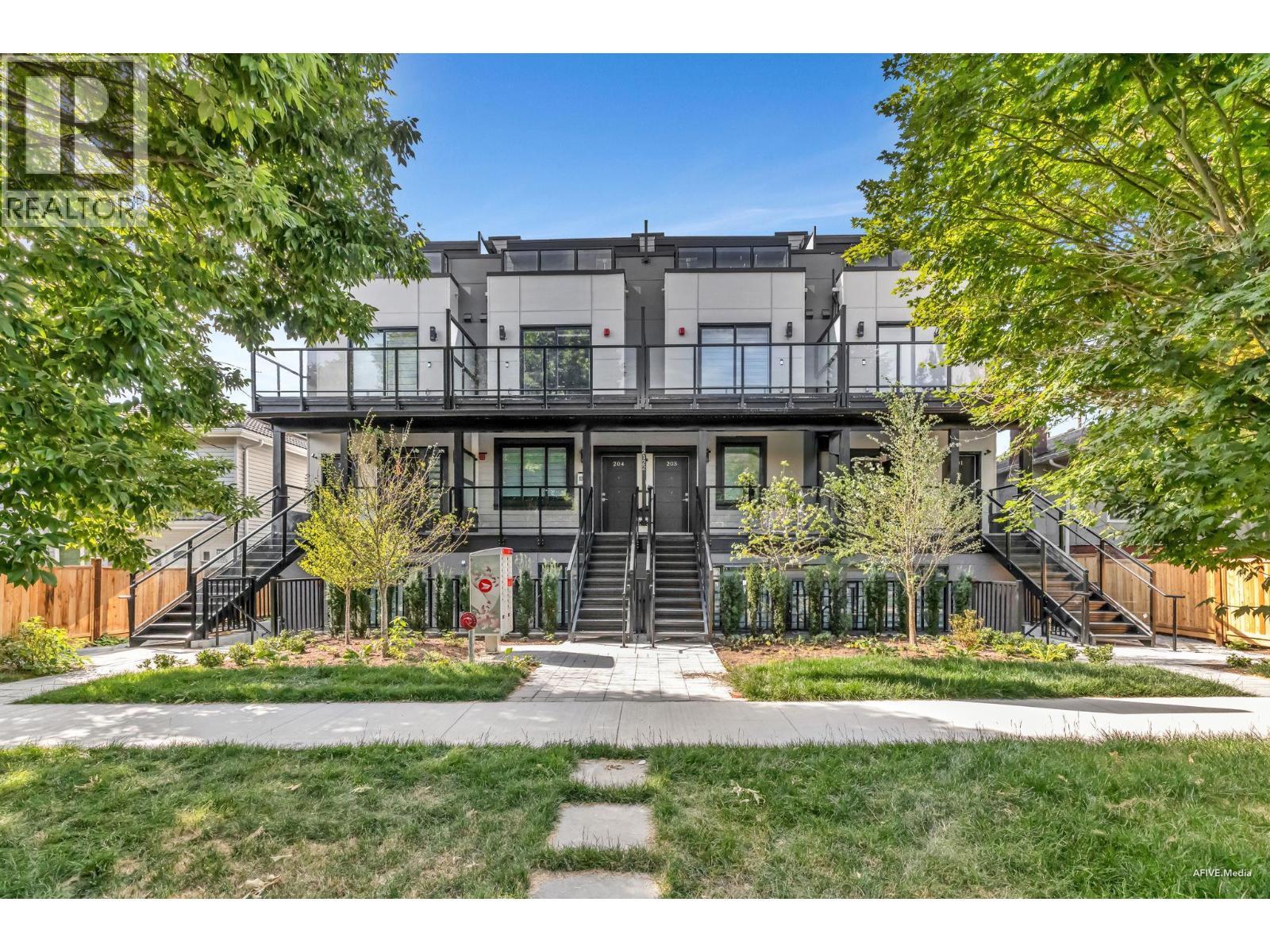 2122 E 32nd Avenue Unit 102, Vancouver, BC V5N 3B9