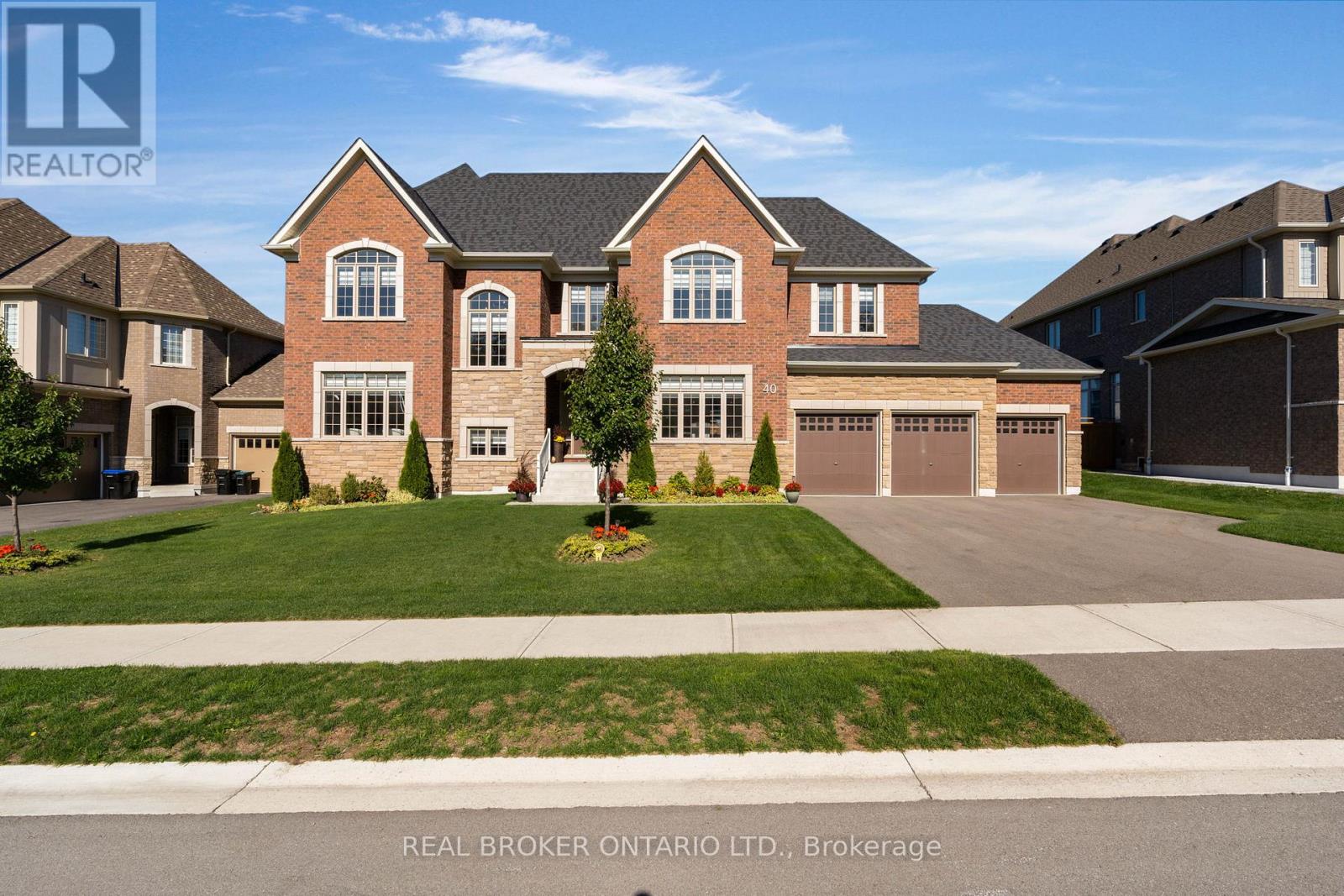 40 Jack Cres, Springwater, ON L9X 1Z8