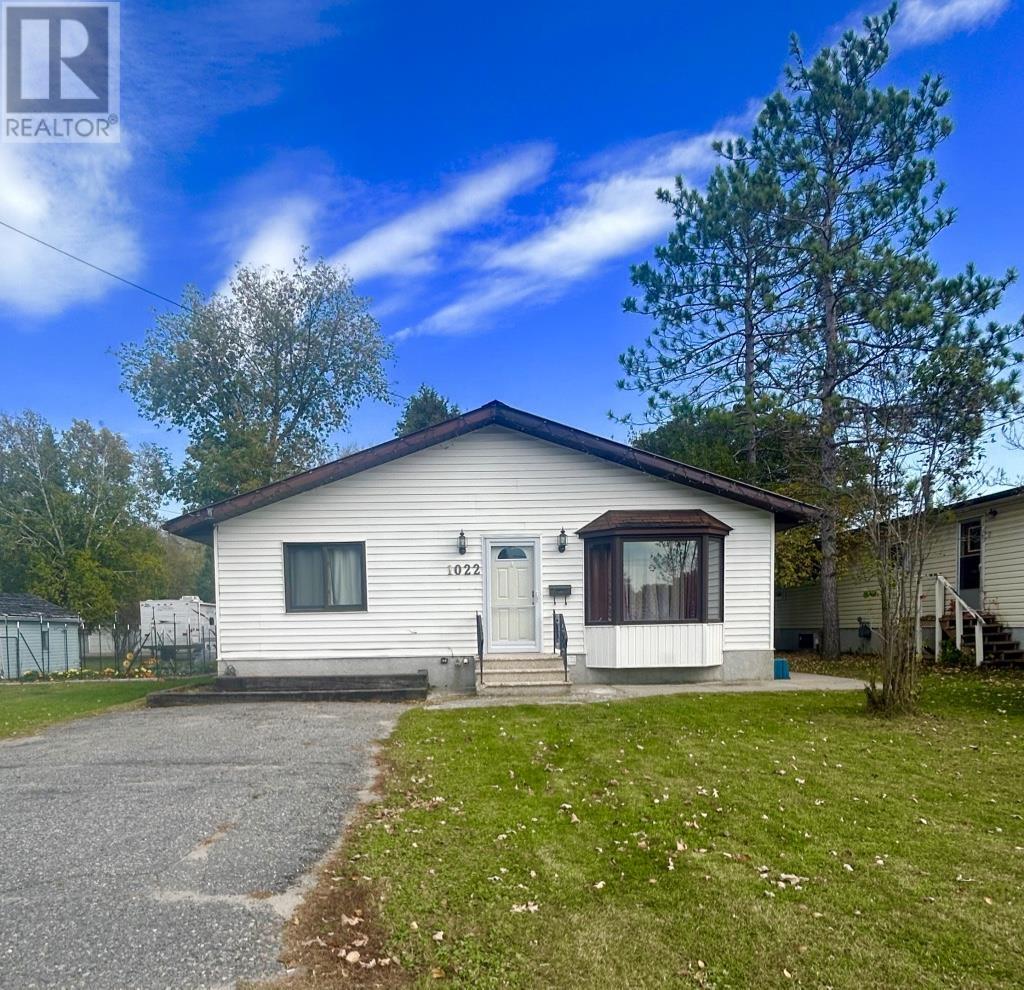 1022 Victoria Ave N, Fort Frances, ON P9A 2E7