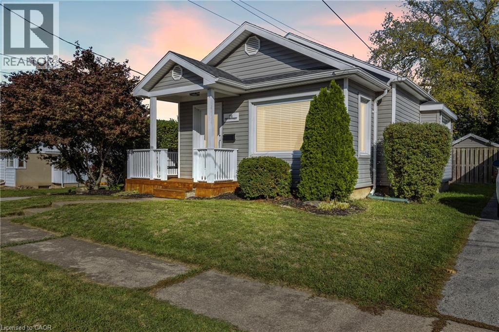 28 Chelsea St, St. Catharines, ON L2P 3B8