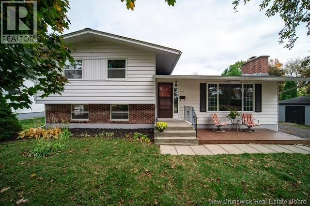 120 Epworth Cir, Fredericton, NB E3A 2M6