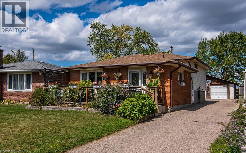 77 Roberts Cres, Kitchener, ON N2E 1A6