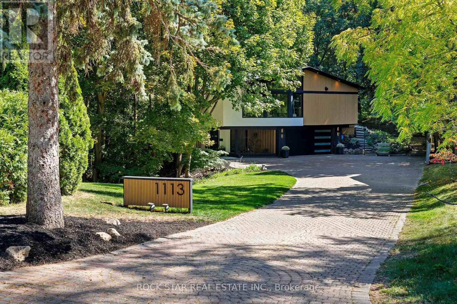 1113 Greenoaks Dr, Mississauga, ON L5J 3A2