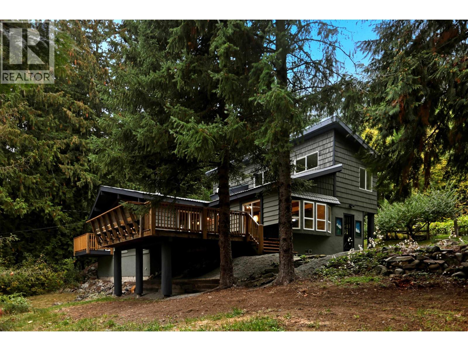 9257 Pemberton Portage Rd, Pemberton, BC V0N 1L0