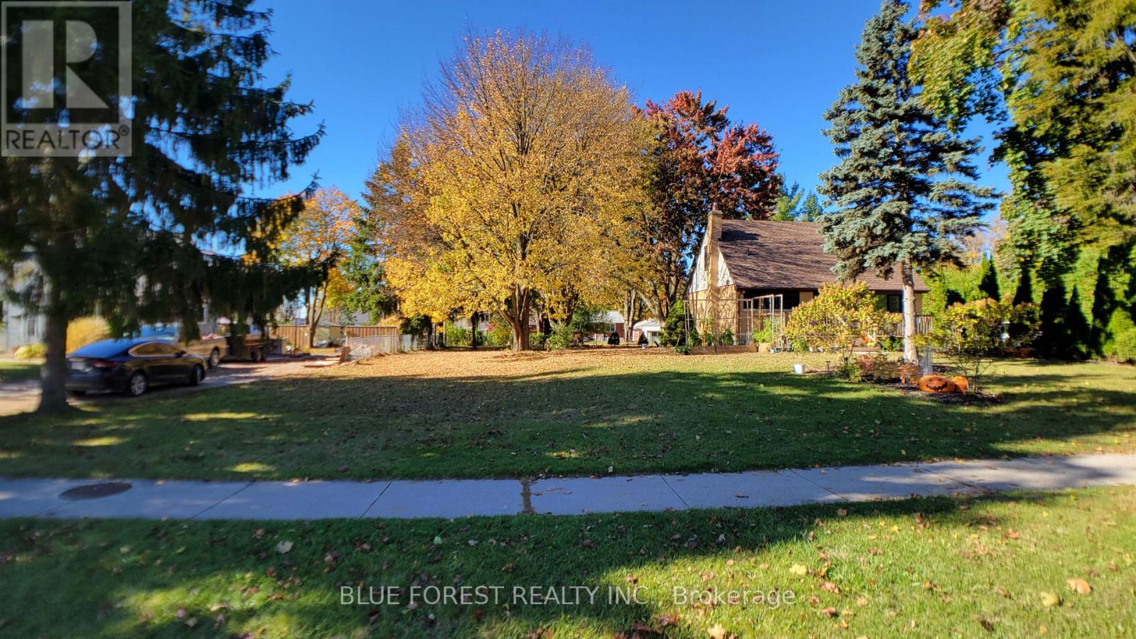 947 Dearness Dr, London, ON N6E 1N5