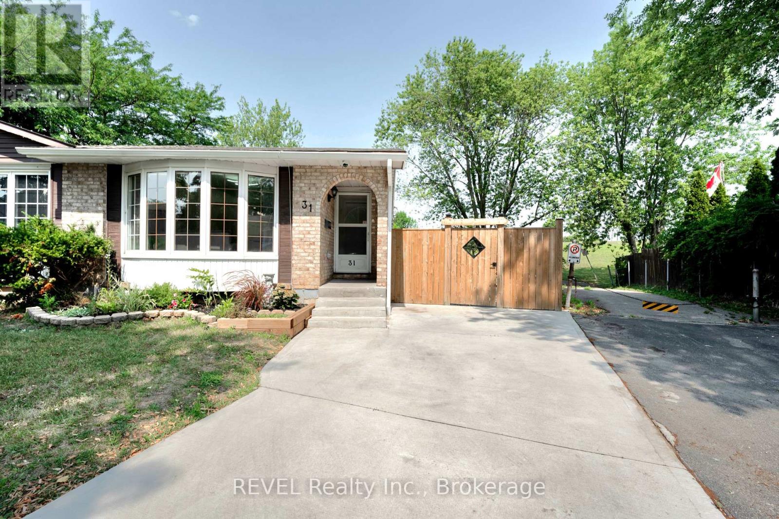 31 Deborah Ct, St. Catharines, ON L2P 3R6