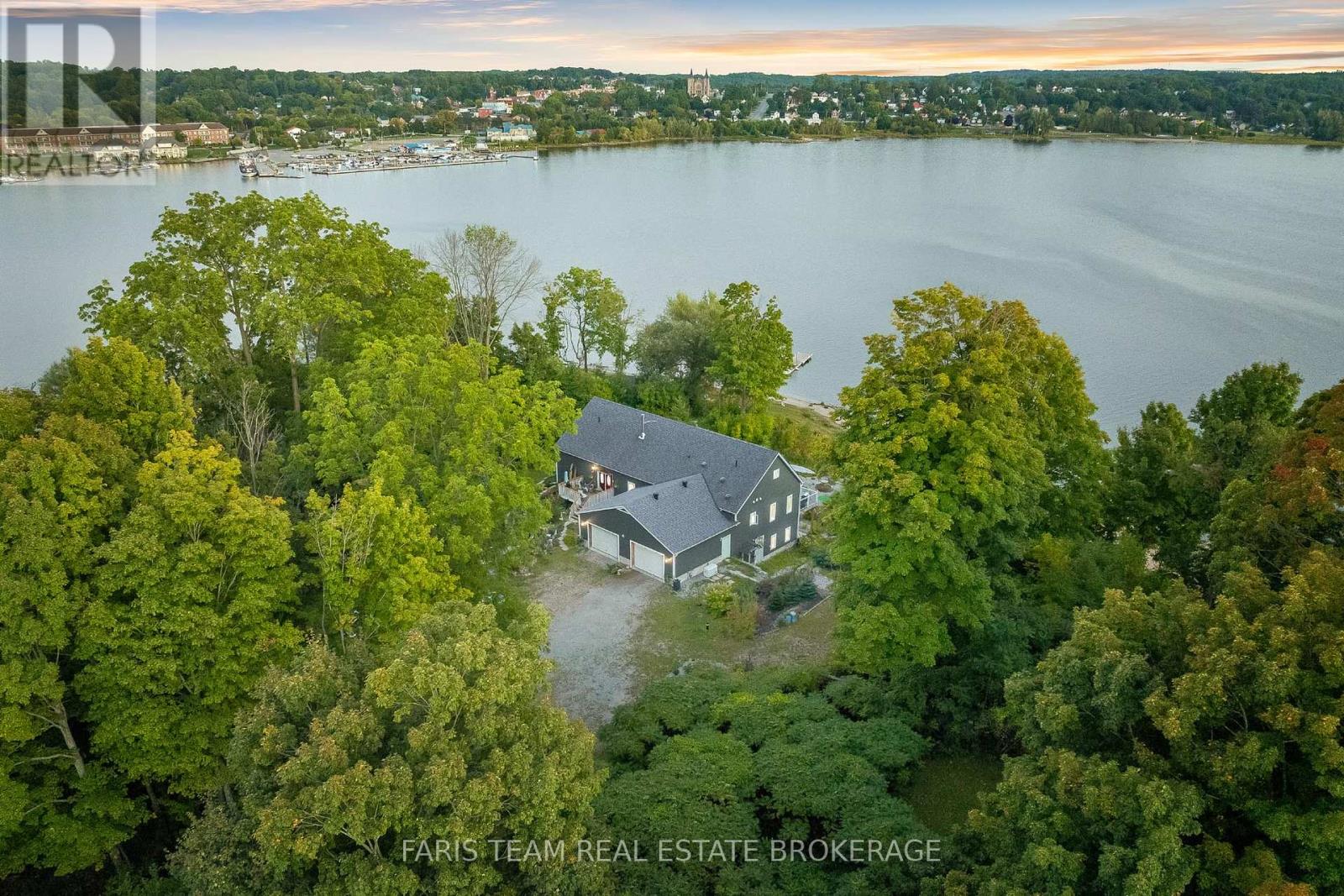 243 Champlain Rd, Penetanguishene, ON L9M 1S2