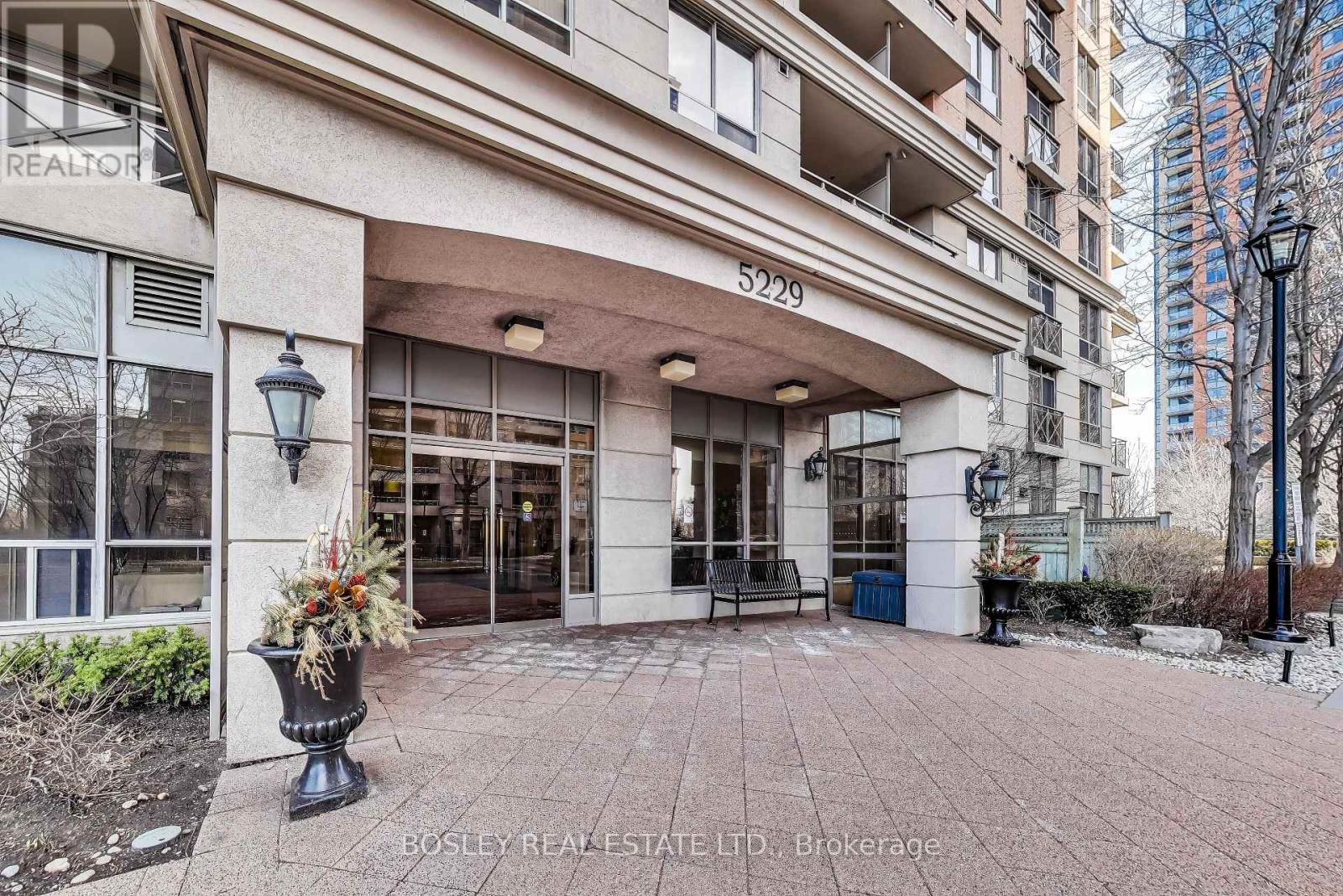 5229 Dundas St W Ph08 St, Toronto Islington-city Centre West, ON M6B 6L9