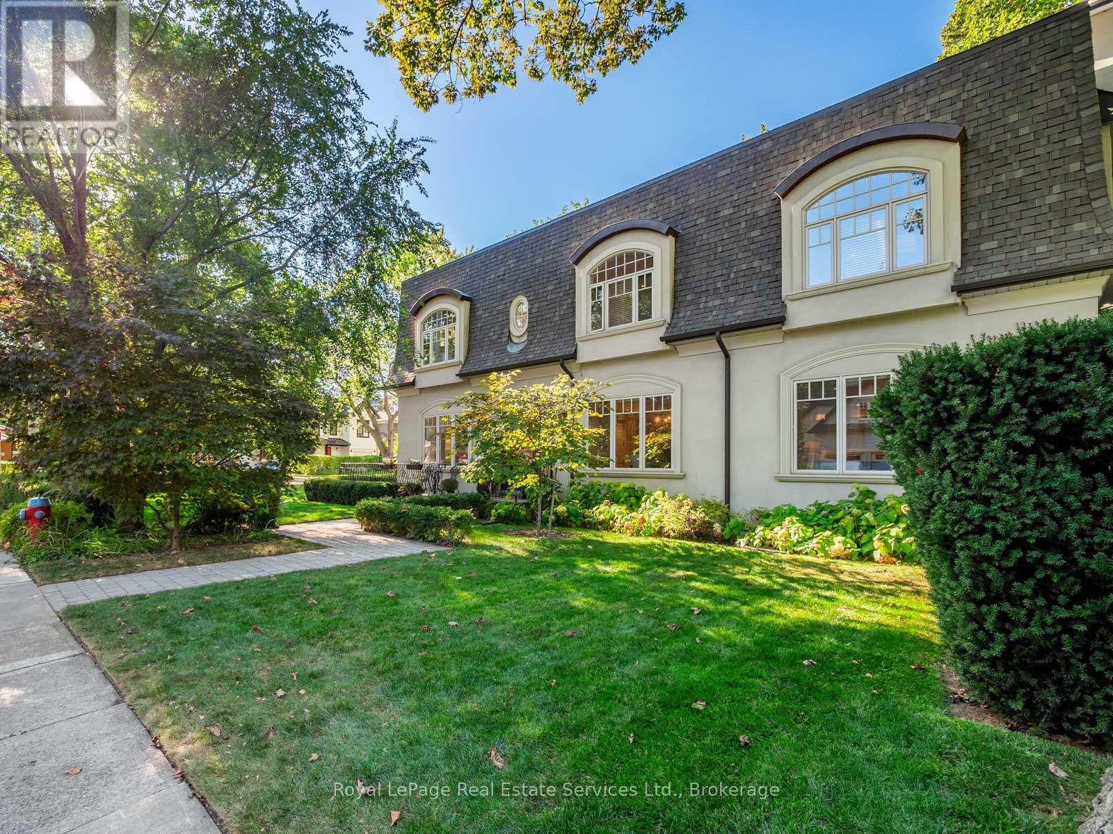 295 Maple Ave, Oakville, ON L6J 3M5