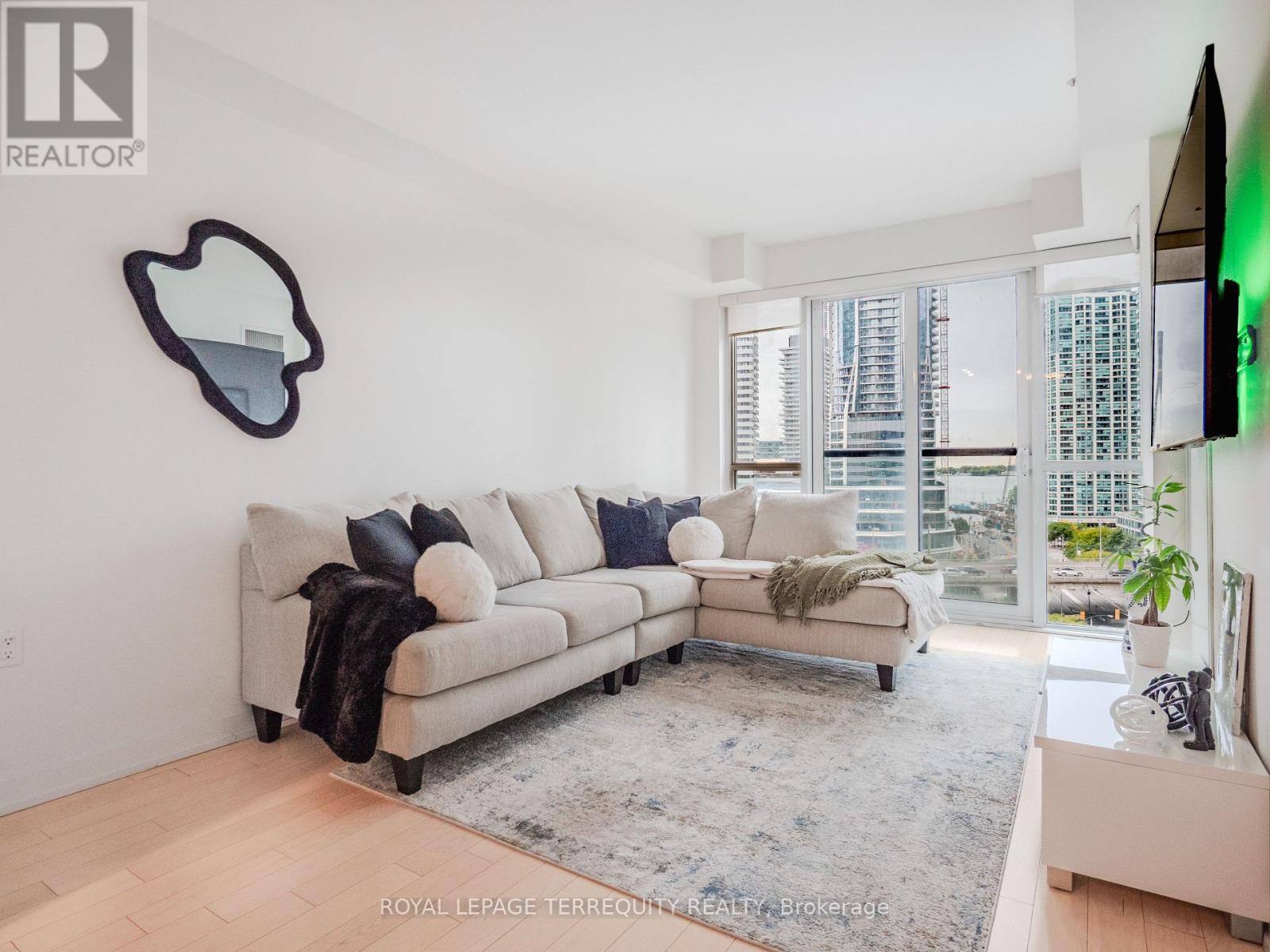 1009 1 The Esplanade, Toronto, ON M5E 0A8