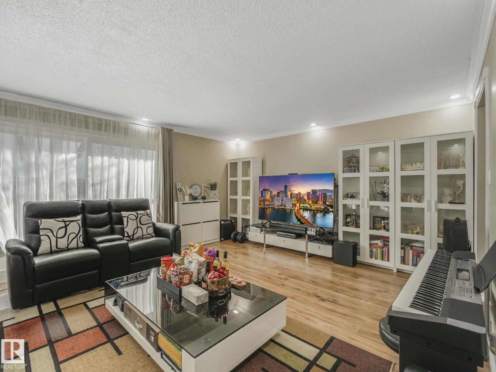 1 Garden Grove Northwest #k8, Edmonton, AB T6J 2L3